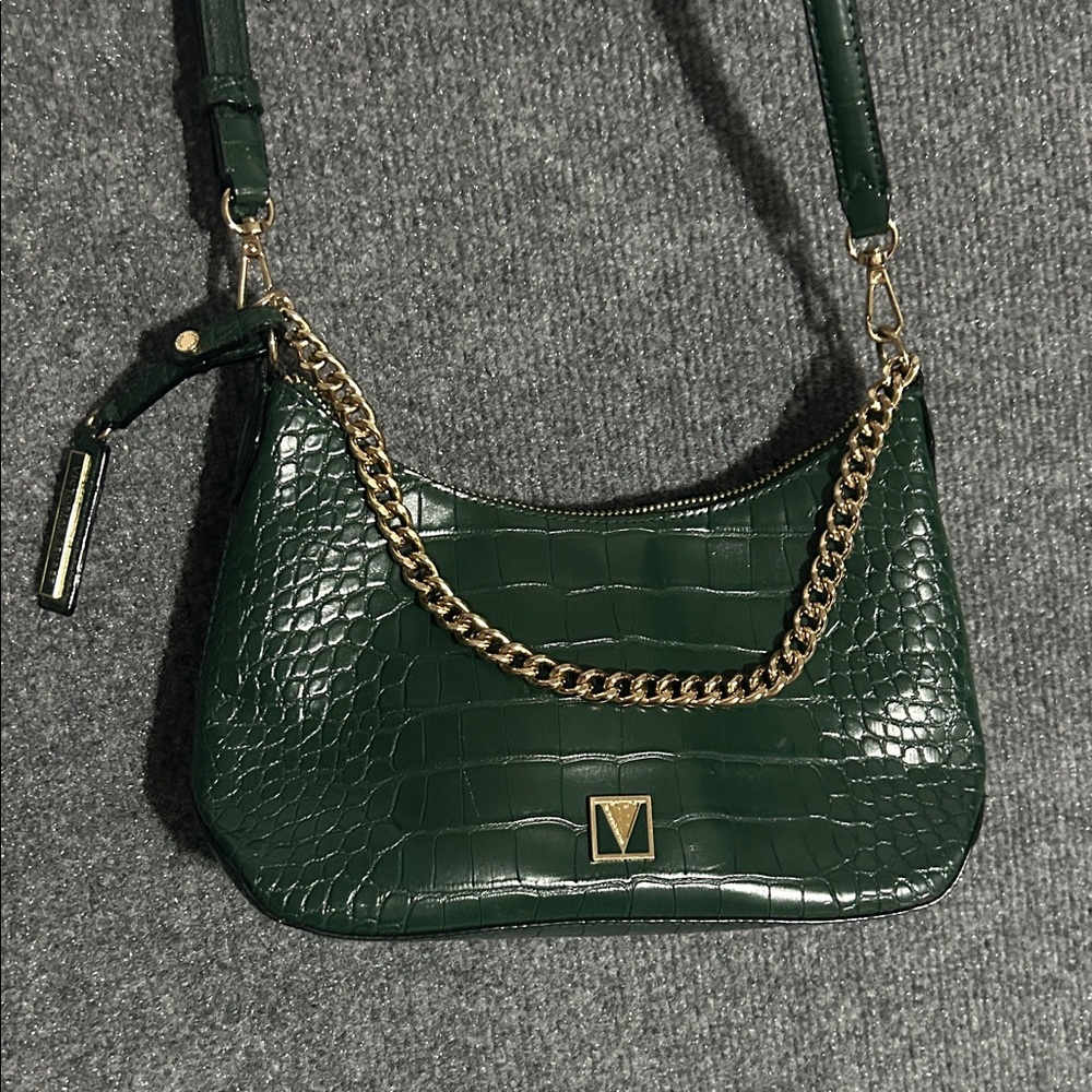 Elegant Green Croc-Embossed Shoulder Bag